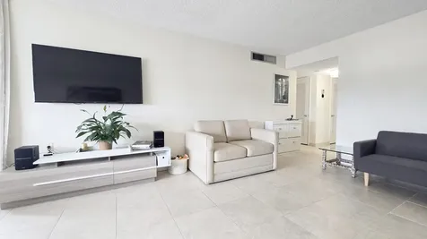 1400 S Ocean Drive Hollywood FL 33019
