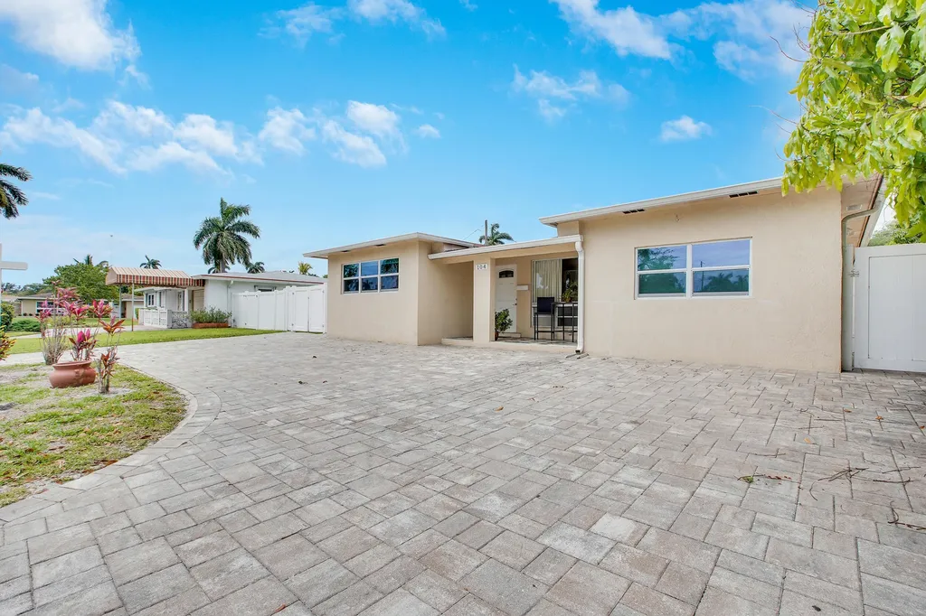 104 N 31st Court Hollywood FL 33021