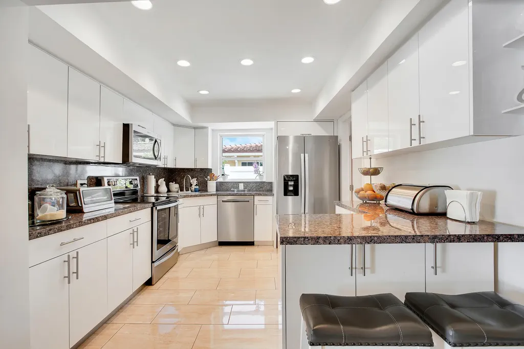 104 N 31st Court Hollywood FL 33021