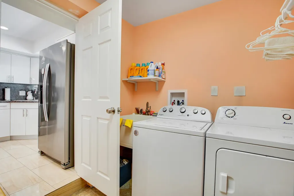 104 N 31st Court Hollywood FL 33021