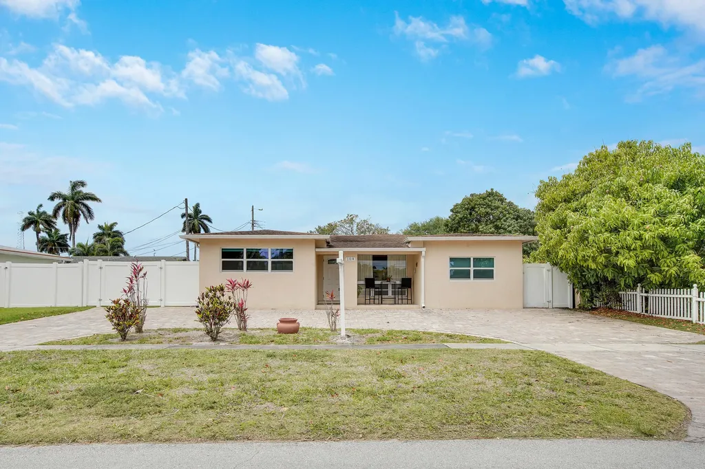 104 N 31st Court Hollywood FL 33021