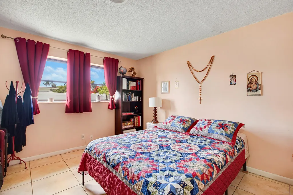 104 N 31st Court Hollywood FL 33021