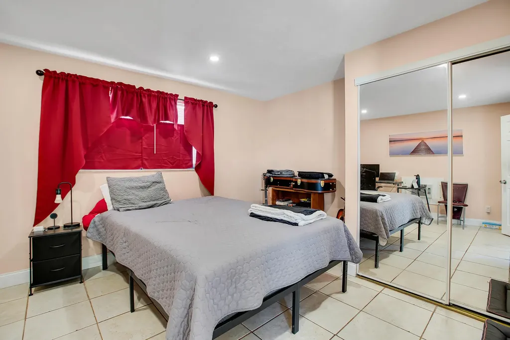 104 N 31st Court Hollywood FL 33021