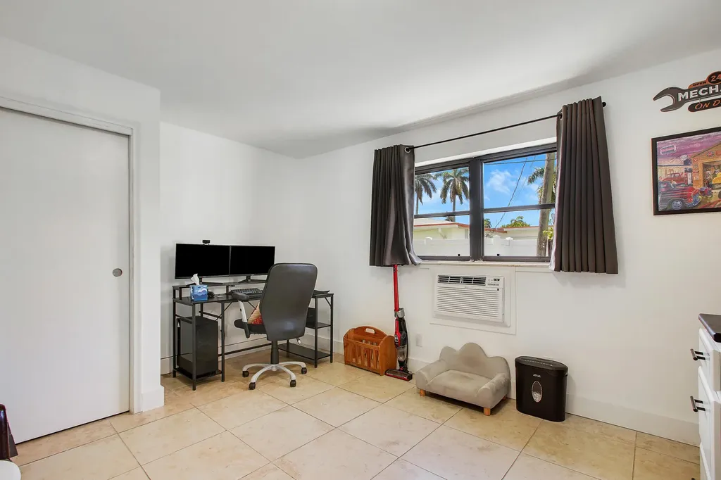 104 N 31st Court Hollywood FL 33021