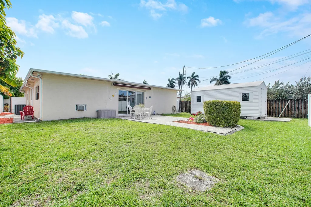 104 N 31st Court Hollywood FL 33021