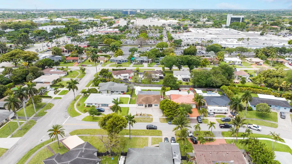 104 N 31st Court Hollywood FL 33021