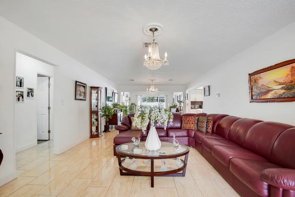 104 N 31st Court Hollywood FL 33021