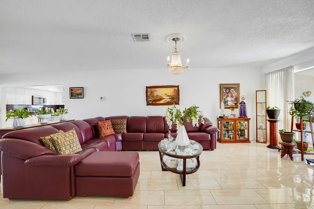104 N 31st Court Hollywood FL 33021