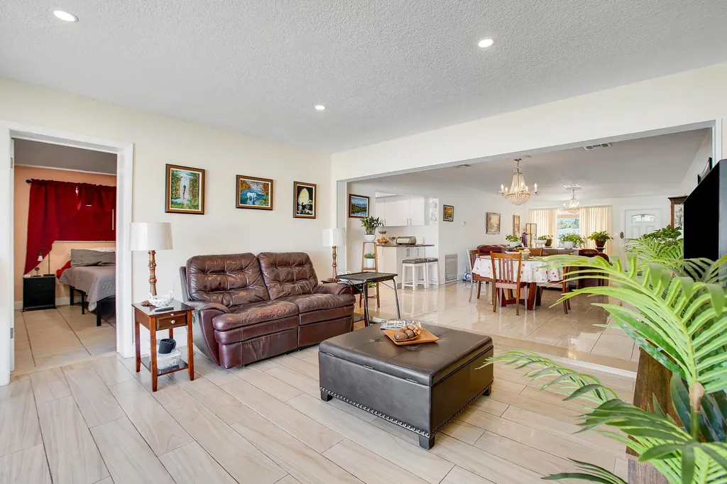 104 N 31st Court Hollywood FL 33021