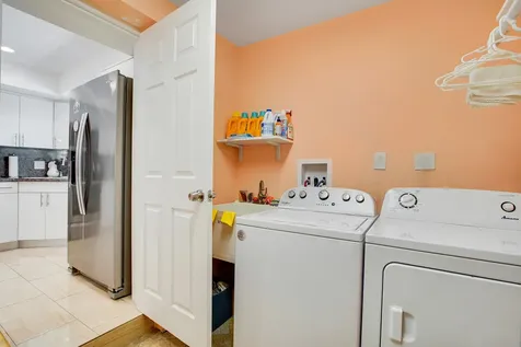 104 N 31st Court Hollywood FL 33021