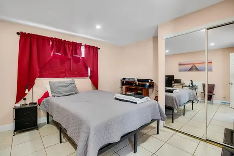 104 N 31st Court Hollywood FL 33021