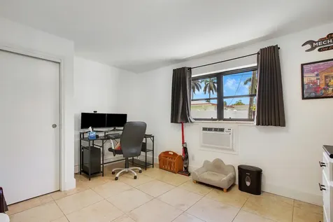 104 N 31st Court Hollywood FL 33021