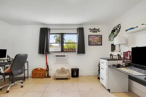 104 N 31st Court Hollywood FL 33021