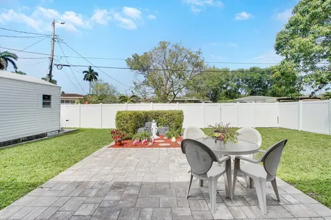 104 N 31st Court Hollywood FL 33021