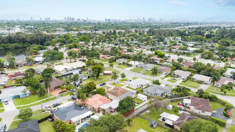104 N 31st Court Hollywood FL 33021