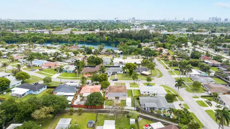 104 N 31st Court Hollywood FL 33021