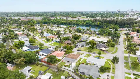 104 N 31st Court Hollywood FL 33021