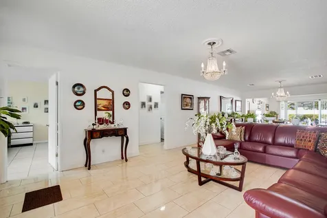 104 N 31st Court Hollywood FL 33021