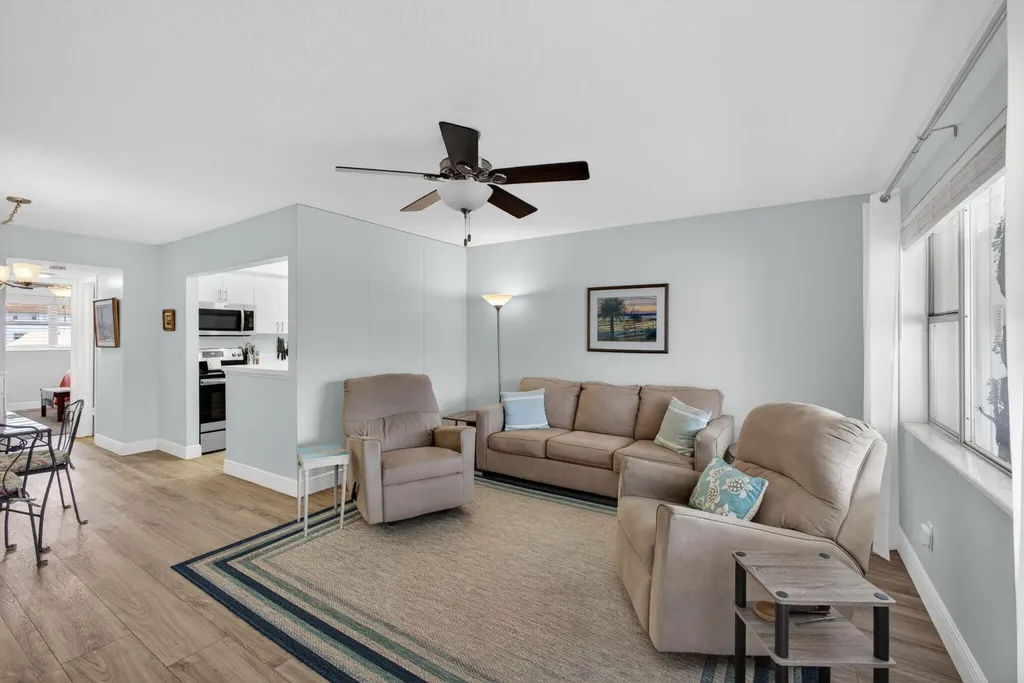 111 Shore Court North Palm Beach FL 33408