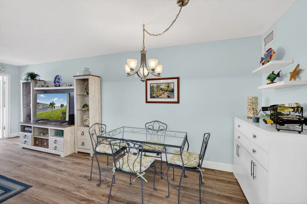 111 Shore Court North Palm Beach FL 33408