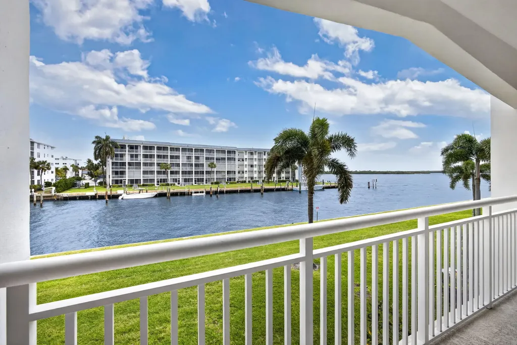 111 Shore Court North Palm Beach FL 33408