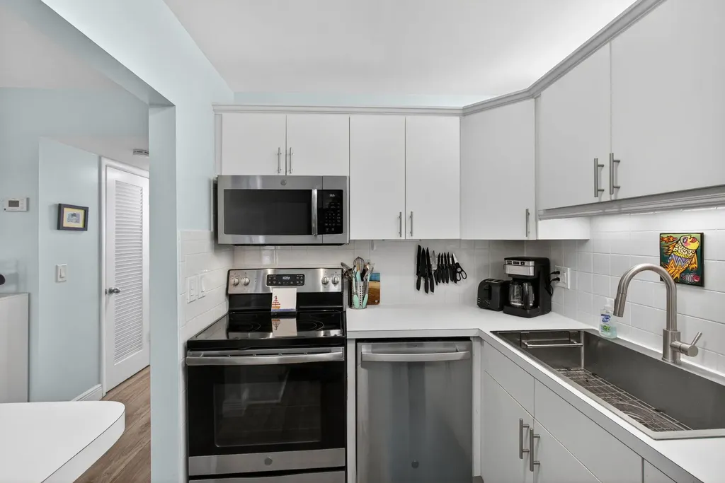 111 Shore Court North Palm Beach FL 33408