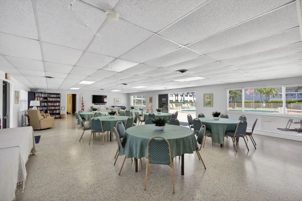 111 Shore Court North Palm Beach FL 33408