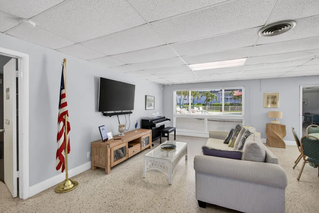 111 Shore Court North Palm Beach FL 33408