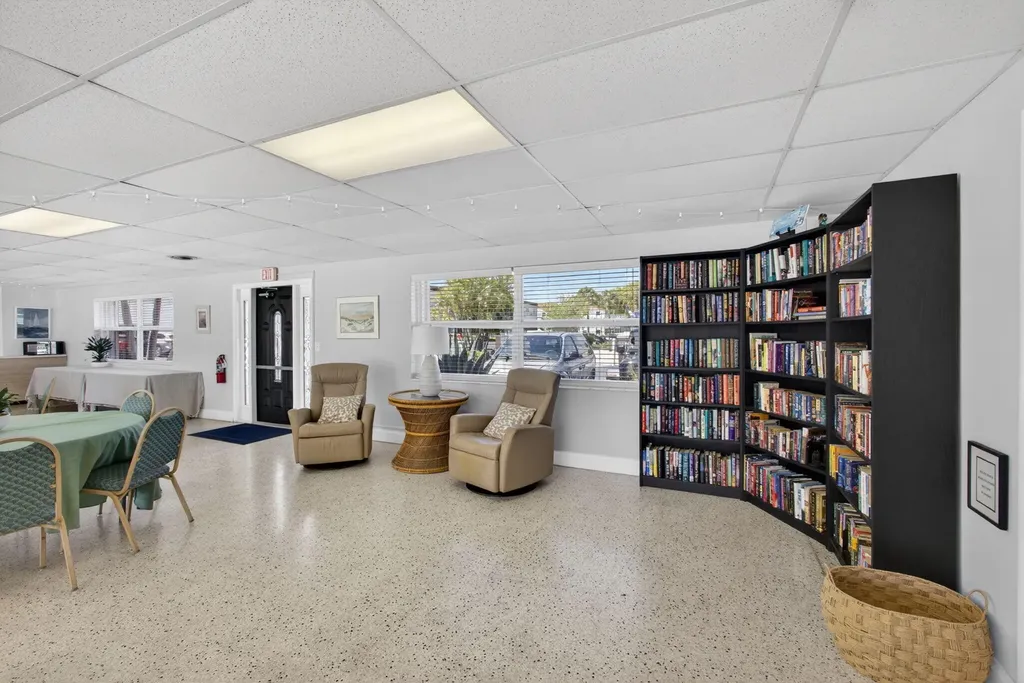 111 Shore Court North Palm Beach FL 33408