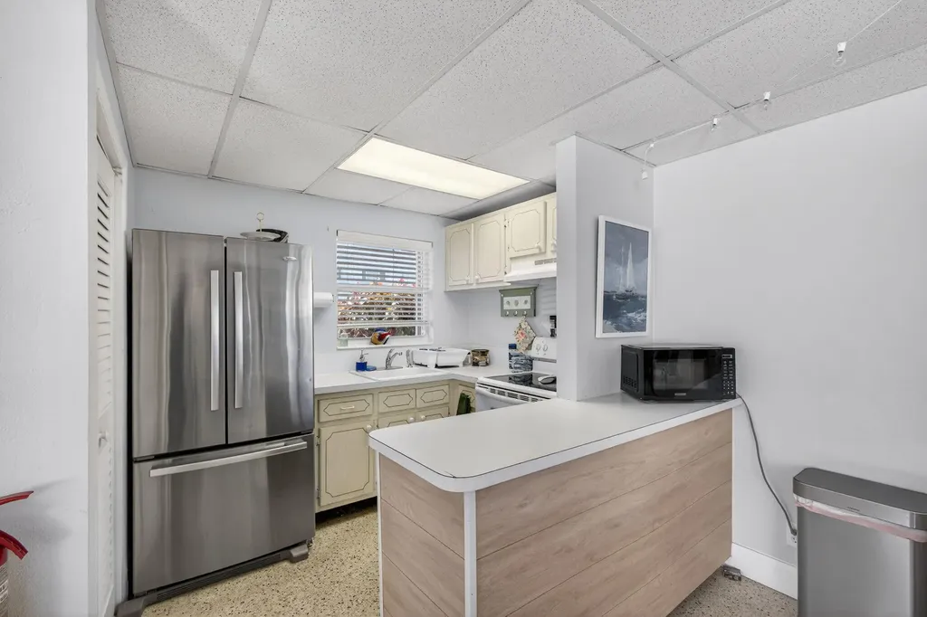 111 Shore Court North Palm Beach FL 33408