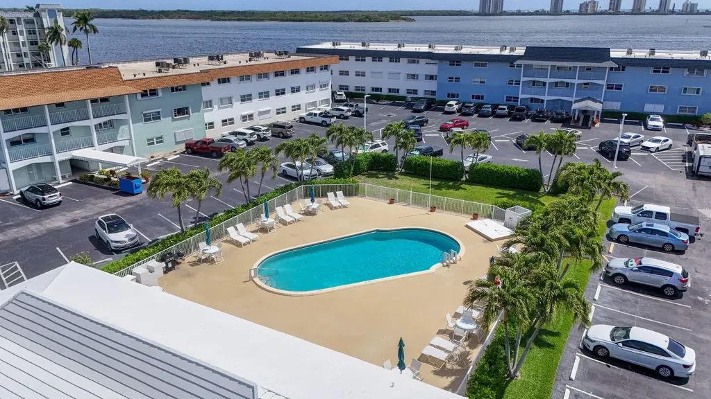 111 Shore Court North Palm Beach FL 33408
