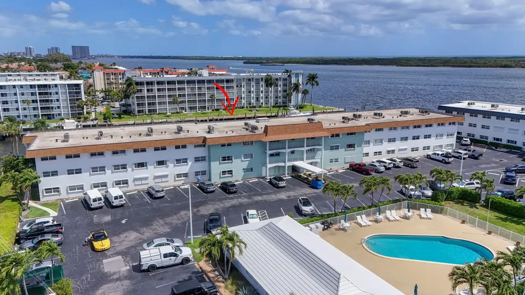 111 Shore Court North Palm Beach FL 33408