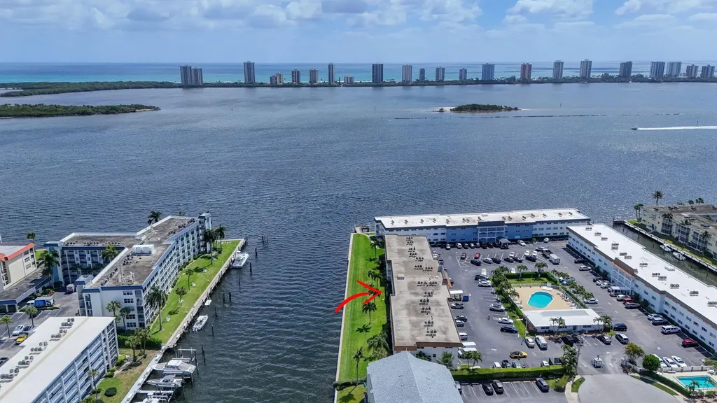 111 Shore Court North Palm Beach FL 33408