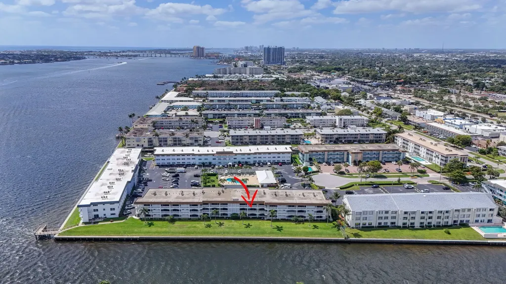 111 Shore Court North Palm Beach FL 33408