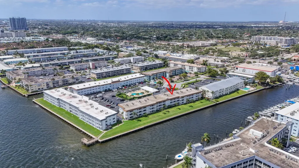 111 Shore Court North Palm Beach FL 33408