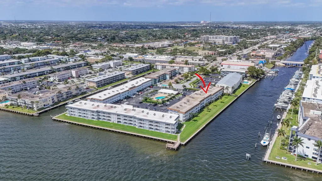 111 Shore Court North Palm Beach FL 33408