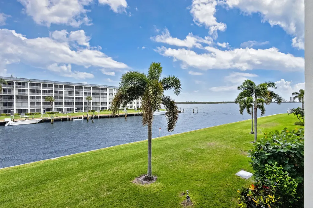 111 Shore Court North Palm Beach FL 33408