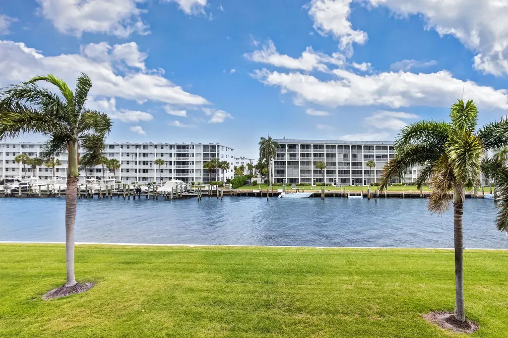 111 Shore Court North Palm Beach FL 33408