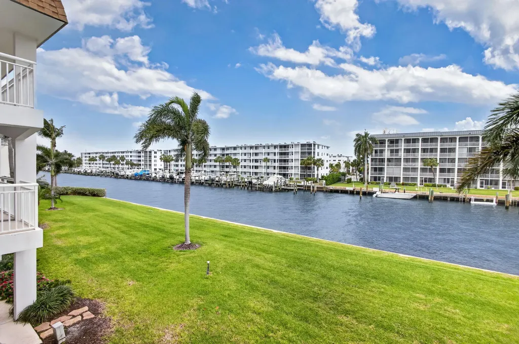 111 Shore Court North Palm Beach FL 33408