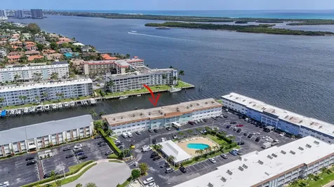111 Shore Court North Palm Beach FL 33408
