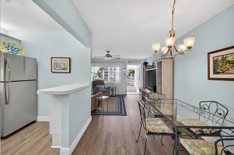 111 Shore Court North Palm Beach FL 33408