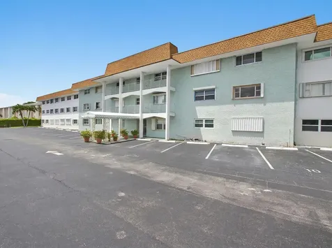 111 Shore Court North Palm Beach FL 33408