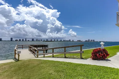 111 Shore Court North Palm Beach FL 33408