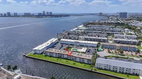 111 Shore Court North Palm Beach FL 33408