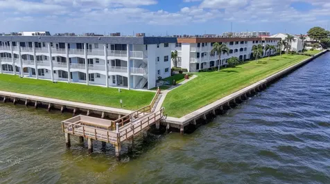 111 Shore Court North Palm Beach FL 33408