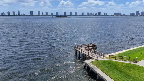 111 Shore Court North Palm Beach FL 33408