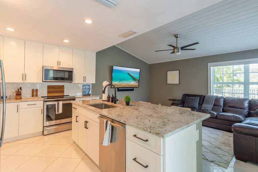 16 Windsor Lane Palm Beach Gardens FL 33418
