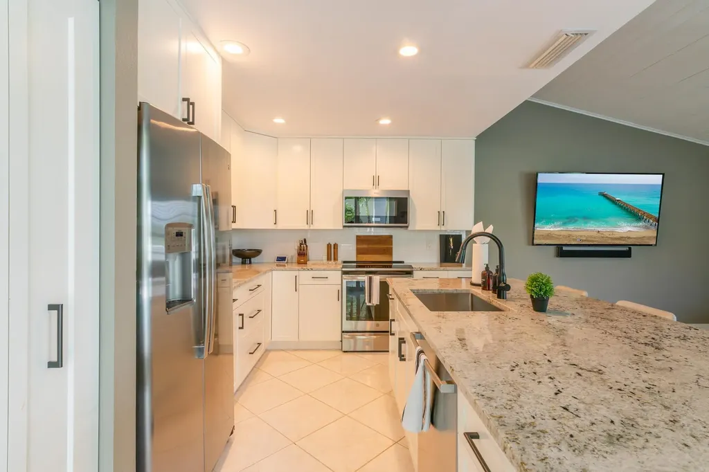 16 Windsor Lane Palm Beach Gardens FL 33418
