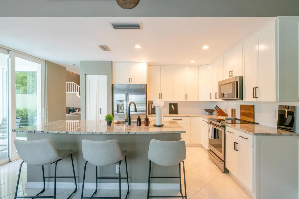 16 Windsor Lane Palm Beach Gardens FL 33418