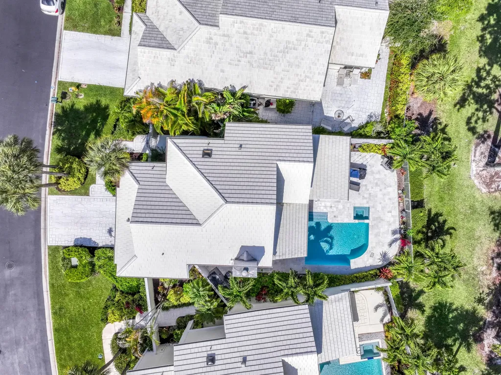 16 Windsor Lane Palm Beach Gardens FL 33418